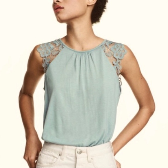 NWT- H&M baby blue  lacy  sleeve lightweight summer top - Picture 1 of 16